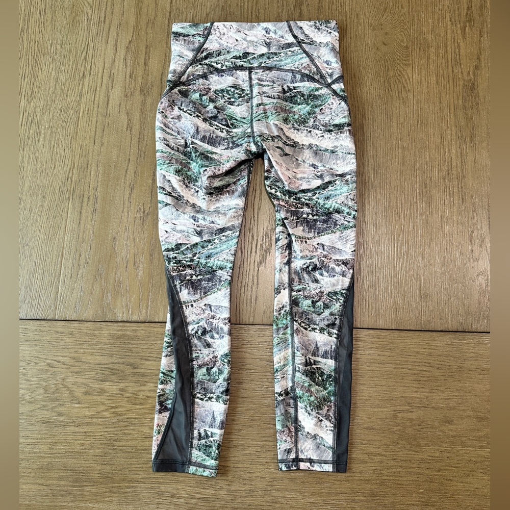 Lululemon Crop Leggings Size 6 Multi Print - Picture 5 of 11
